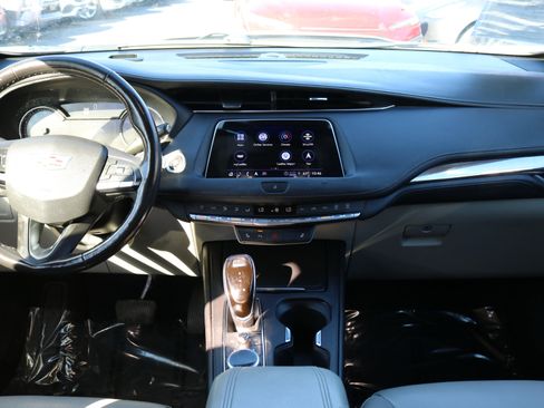 Used 2021 Cadillac XT4 Luxury w/ Cold Weather Package image 37