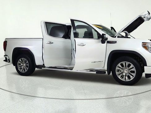 Used 2022 GMC Sierra 1500 Denali w/ Driver Alert Package II AWD/4WD image 18