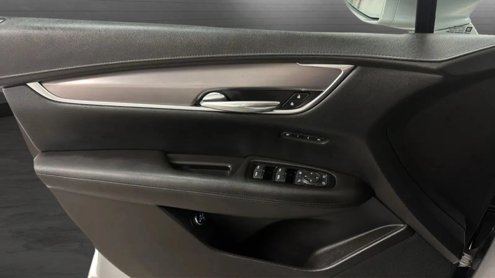 Used 2017 Cadillac XT5 Luxury FWD image 17