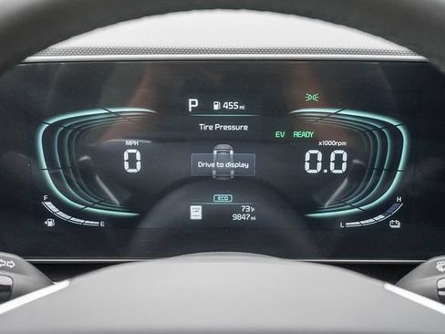 Certified 2025 Kia Niro EX FWD image 24