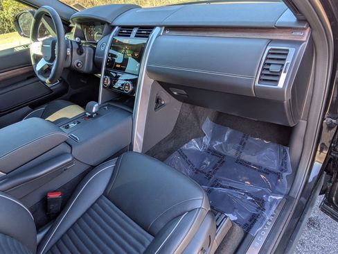 Used 2024 Land Rover Discovery Dynamic SE image 30