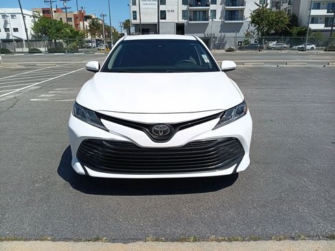 Used 2018 Toyota Camry LE FWD image 2