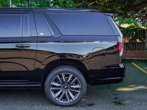 Used 2023 Cadillac Escalade ESV Sport Platinum image 5