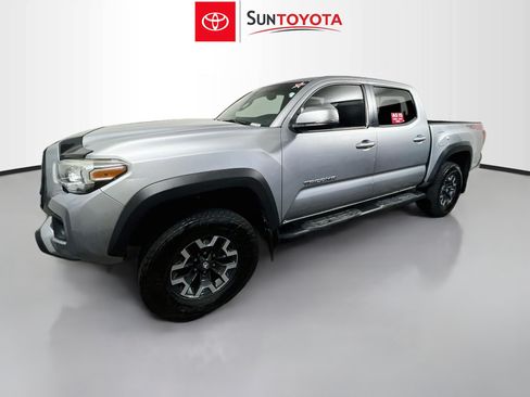 Used 2018 Toyota Tacoma TRD Off-Road AWD/4WD image 9