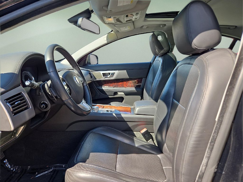 Used 2011 Jaguar XF Premium RWD image 13