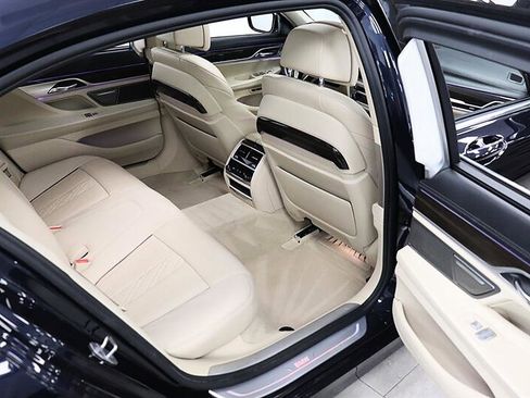 Used 2017 BMW 740i RWD image 13
