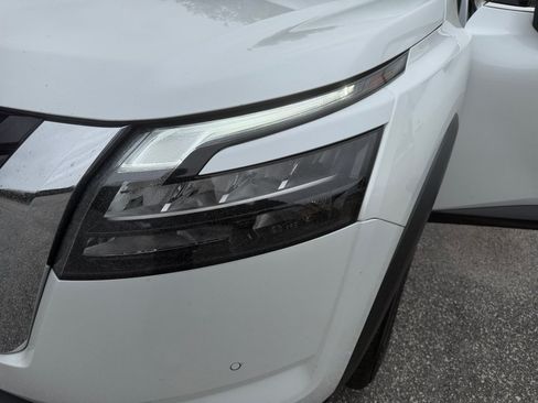 Certified 2025 Nissan Pathfinder SL FWD image 26