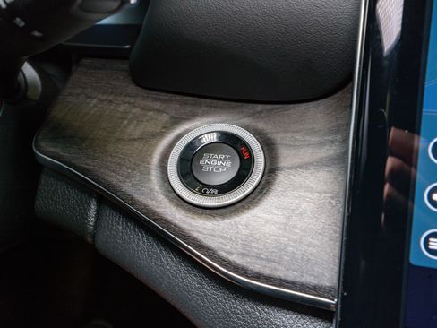 Used 2023 Jeep Grand Cherokee Overland w/ Advanced Protech Group III image 29