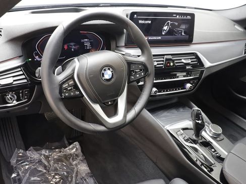 Used 2023 BMW 530i xDrive w/ Premium Package AWD/4WD image 7
