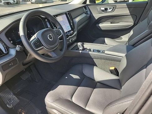 Used 2025 Volvo XC60 B5 Core image 12