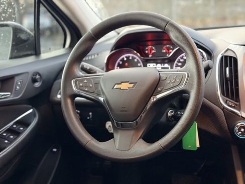 Used 2018 Chevrolet Cruze LT image 19