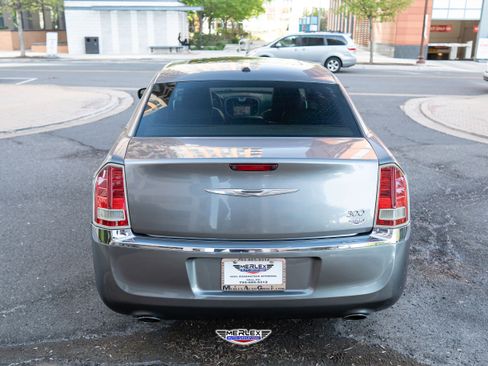 Used 2011 Chrysler 300 Limited w/ Luxury Group RWD image 6