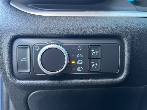 Used 2021 Ford Explorer XLT image 27