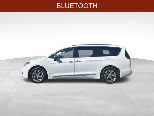 Used 2023 Chrysler Pacifica Limited FWD image 4