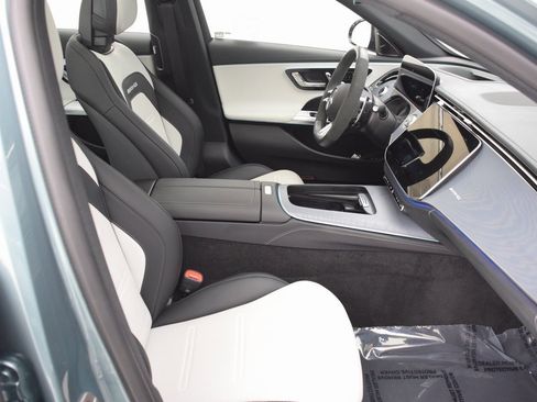 Used 2025 Mercedes-Benz E 53 AMG e 4MATIC Sedan image 14