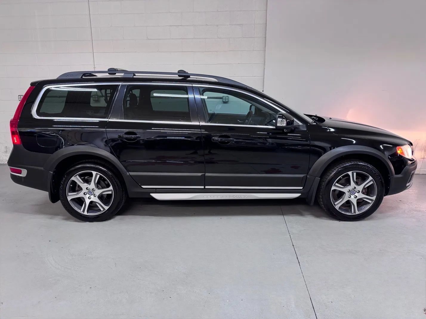 Used 2012 Volvo XC70 T6 AWD/4WD image 2