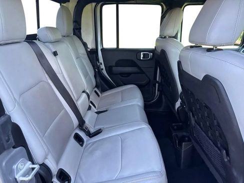 Used 2021 Jeep Gladiator Mojave AWD/4WD image 30