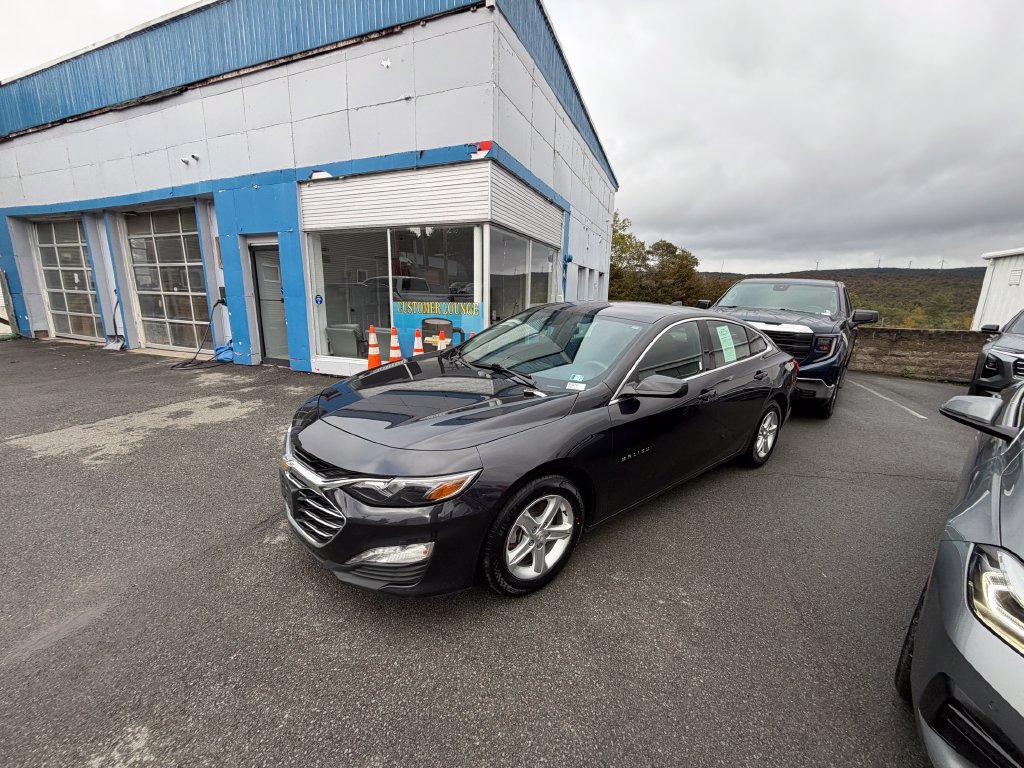 Used 2023 Chevrolet Malibu LT FWD image 2