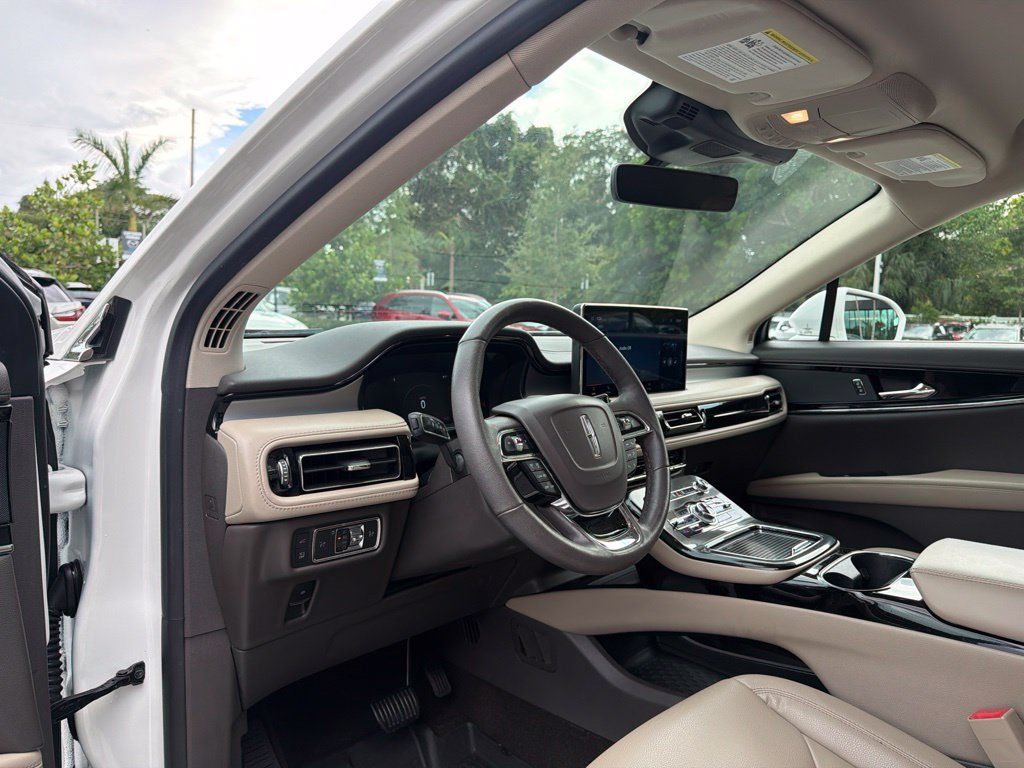 Used 2022 Lincoln Nautilus FWD image 14