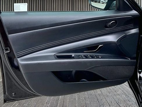 Certified 2025 Hyundai Elantra SEL FWD image 24