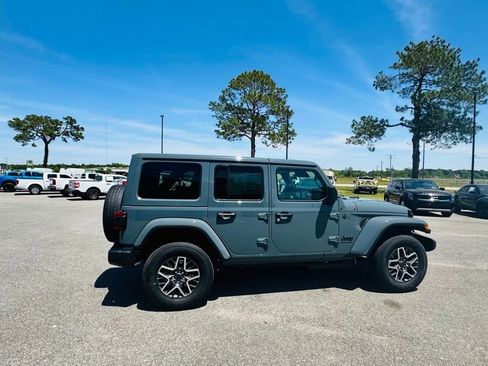New 2026 Jeep Wrangler Unlimited Sahara w/ Technology Group AWD/4WD image 7