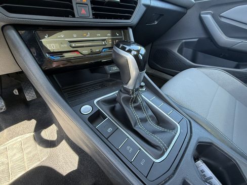 Used 2025 Volkswagen Jetta SE FWD image 15