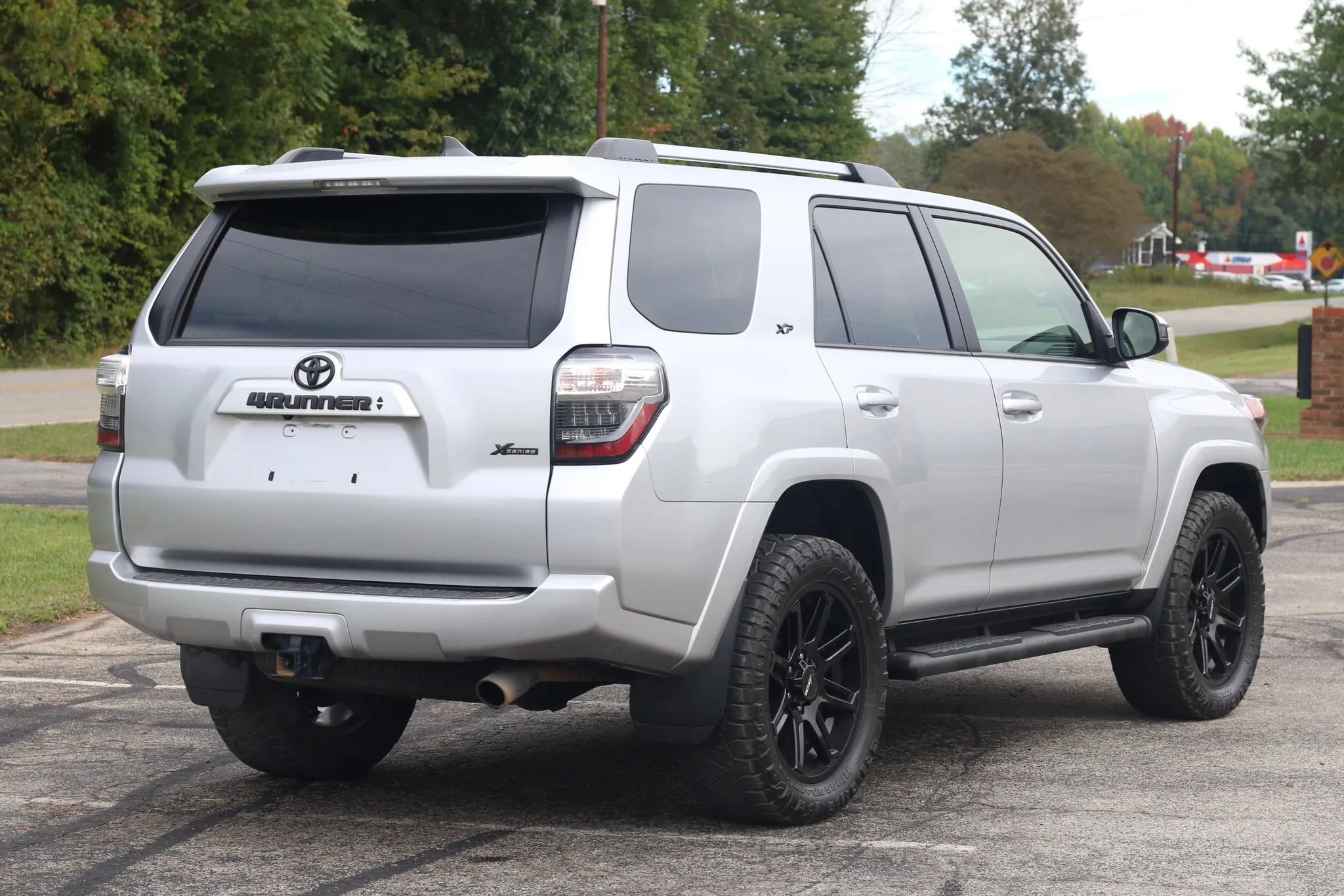 Used 2022 Toyota 4Runner SR5 AWD/4WD image 4