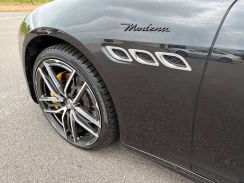 Used 2023 Maserati Quattroporte Modena Q4 AWD/4WD image 17