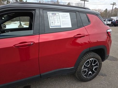 Used 2025 Jeep Compass Trailhawk image 31