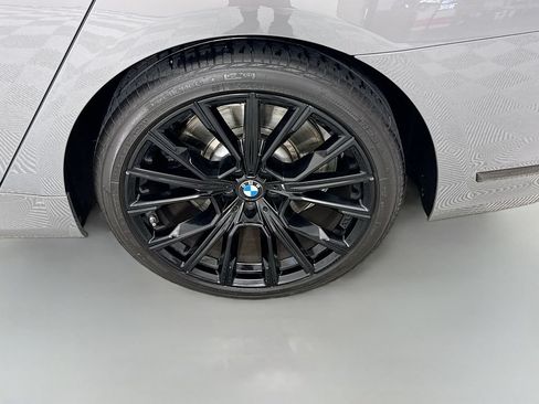 Used 2022 BMW 750i xDrive w/ Autobahn Package AWD/4WD image 30