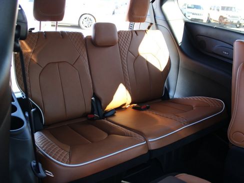 New 2026 Chrysler Pacifica Pinnacle image 33