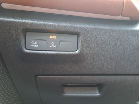 Used 2025 Volkswagen Tiguan SEL R-Line image 15