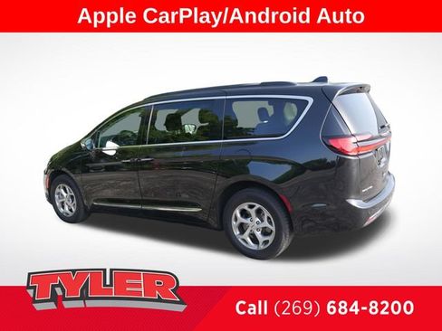 Used 2022 Chrysler Pacifica Limited AWD/4WD image 5