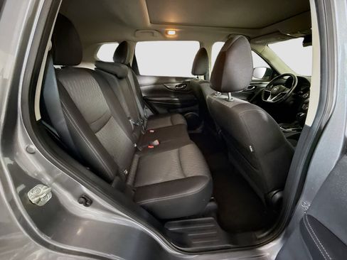 Used 2018 Nissan Rogue SV w/ Sun & Sound Touring Package image 27