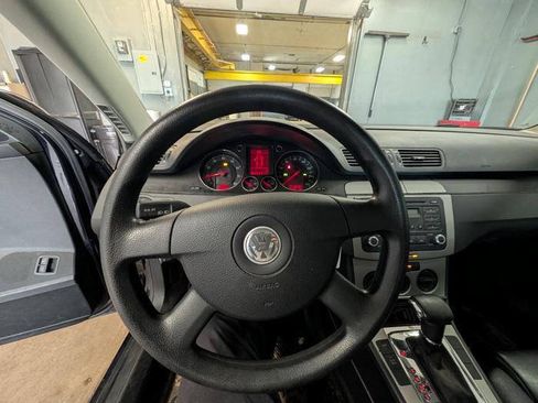 Used 2007 Volkswagen Passat 2.0T FWD image 33