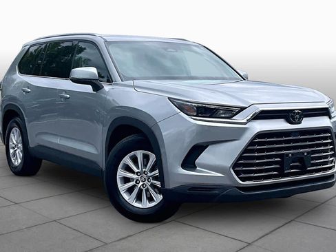 Used 2025 Toyota Grand Highlander AWD image 4