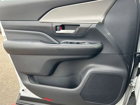 Used 2024 Toyota Grand Highlander XLE image 22