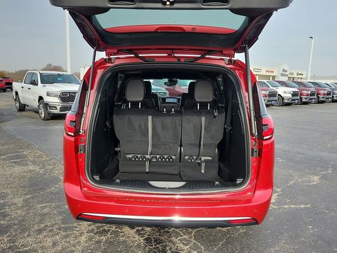 New 2026 Chrysler Pacifica Select image 8