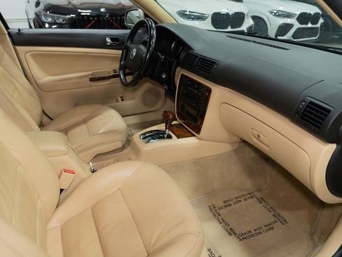 Used 2002 Volkswagen Passat GLX image 31