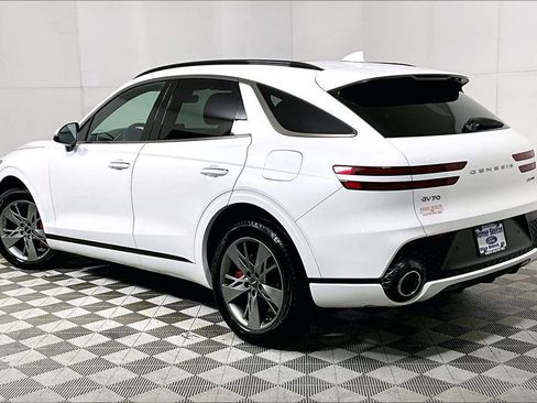 Used 2022 Genesis GV70 3.5T Sport image 11