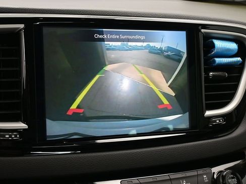 Used 2022 Chrysler Pacifica Touring-L FWD image 28