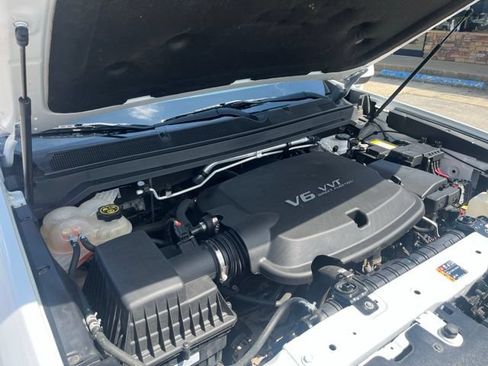 Used 2021 Chevrolet Colorado LT AWD/4WD image 9