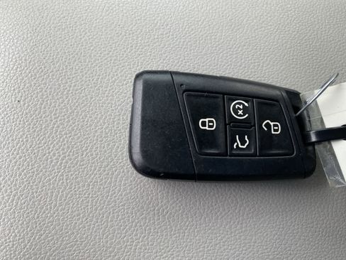 Used 2022 Volkswagen Tiguan SE R-Line image 32