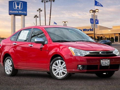 Used 2010 Ford Focus SEL FWD image 2