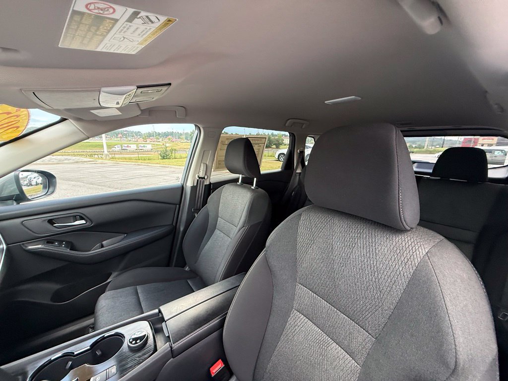 Used 2025 Nissan Rogue SV AWD/4WD image 21