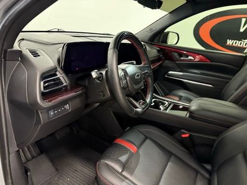 Used 2024 Chevrolet Traverse RS image 13