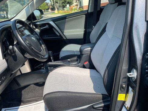 Used 2018 Toyota RAV4 XLE image 10