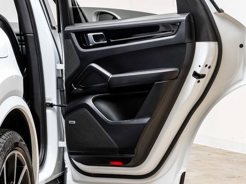 Used 2021 Porsche Cayenne Coupe image 41