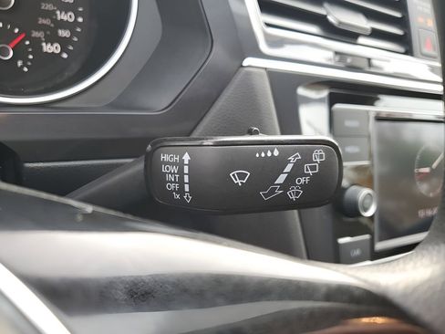 Used 2019 Volkswagen Tiguan S image 36