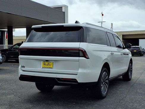 New 2026 Lincoln Navigator L Black Label AWD/4WD image 2
